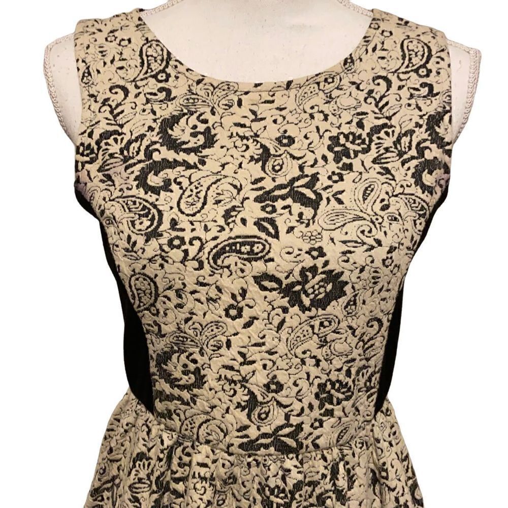 Rewind Textured Dress - Picture 3 of 7